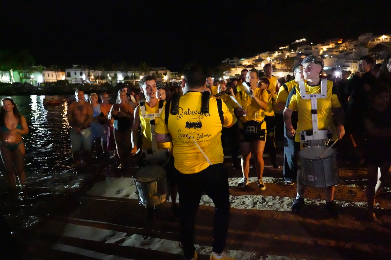 Playa de Mogán celebra San Juan entre tradición, fuego y legado astronómico - 002