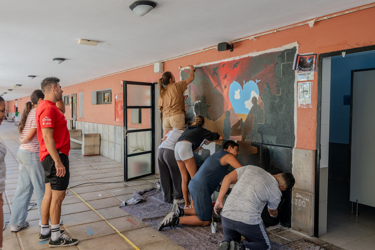 Jóvenes de Mogán utilizan el arte para “Mirar con el corazón” a países en conflicto - 003