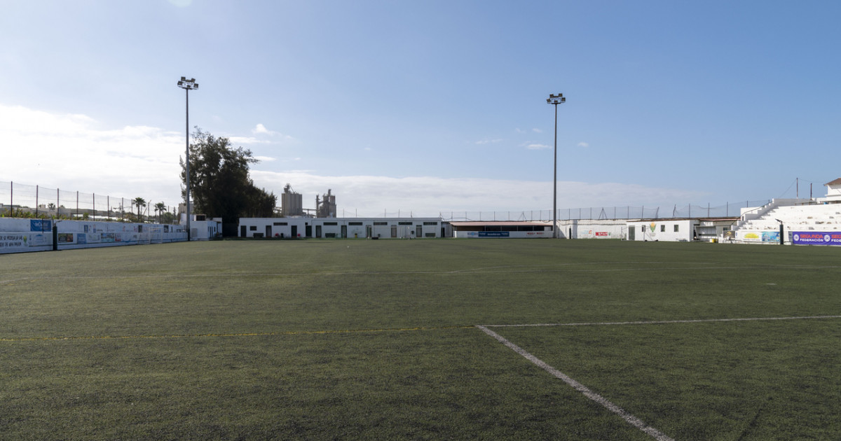El Ayuntamiento licita la sustitución del  césped y riego del campo de fútbol de Arguineguín por 448.000 euros