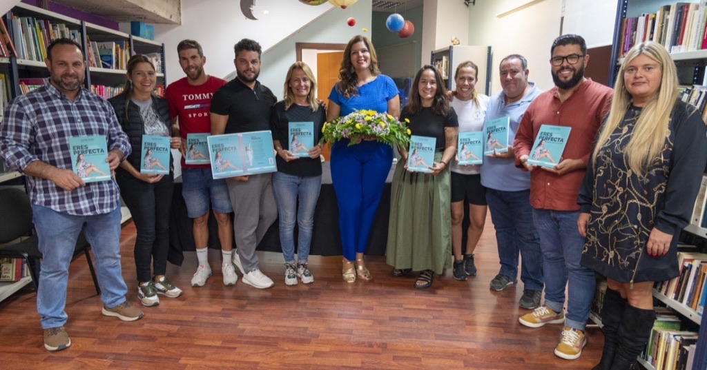 Carmen Artiles presenta su libro  'Eres perfecta' en Arguineguín