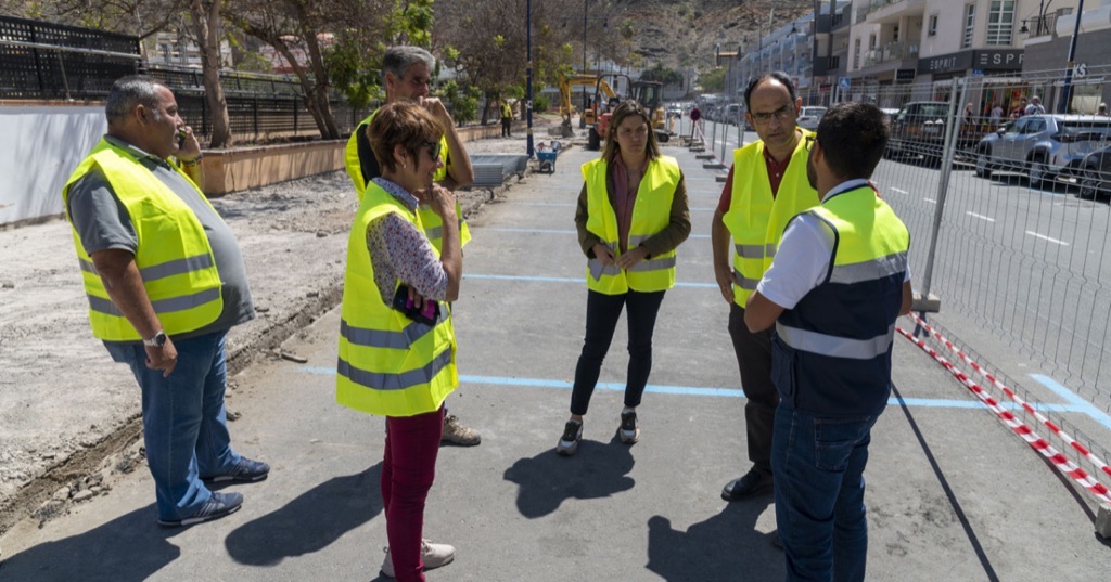 En marcha la rehabilitación del paseo  de la playa de Mogán y calles aledañas