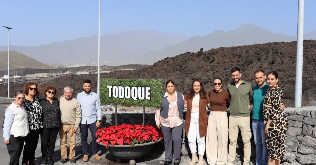 Mogán entrega a los vecinos  de Todoque lo recaudado en la Feria Solidaria de noviembre