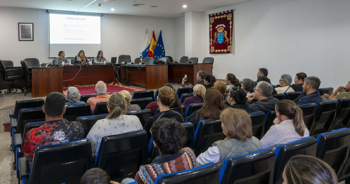 El Ayuntamiento y familias denuncian discriminación en el acceso al transporte escolar para el alumnado de Veneguera