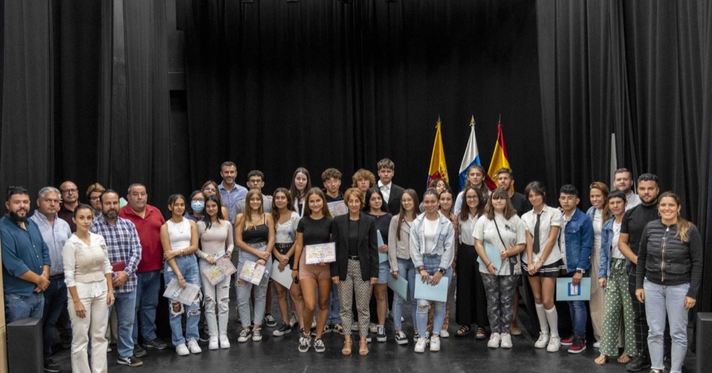 Los jóvenes de Mogán protagonizan una sesión plenaria por el Día de la Infancia