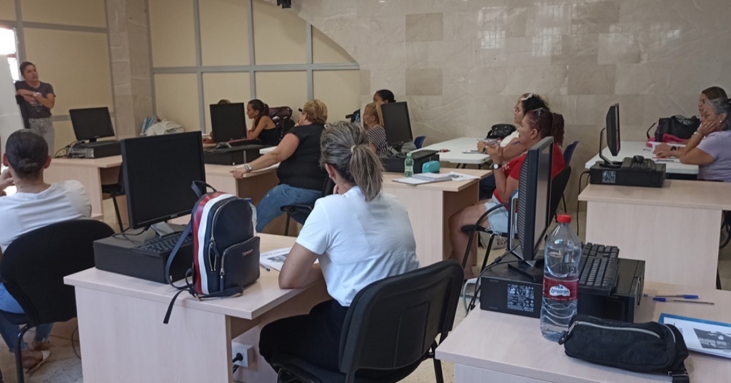 20 vecinas realizan un módulo del  Curso de Gobernanta organizado por el Ayuntamiento
