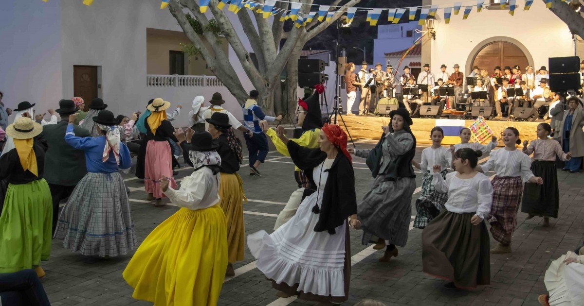 Veneguera reúne el talento de las escuelas artísticas de Mogán, Arucas y Teror en una noche dedicada al folclore
