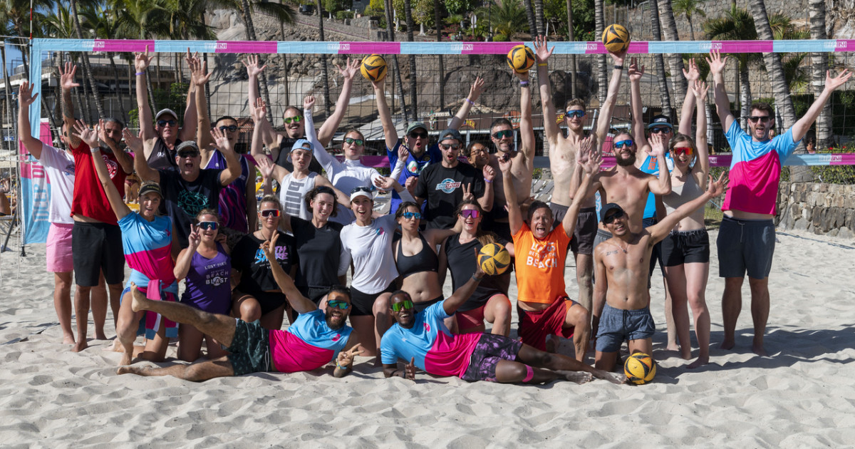 Mogán acoge un campus internacional  de vóley playa de ocho semanas y 260 participantes