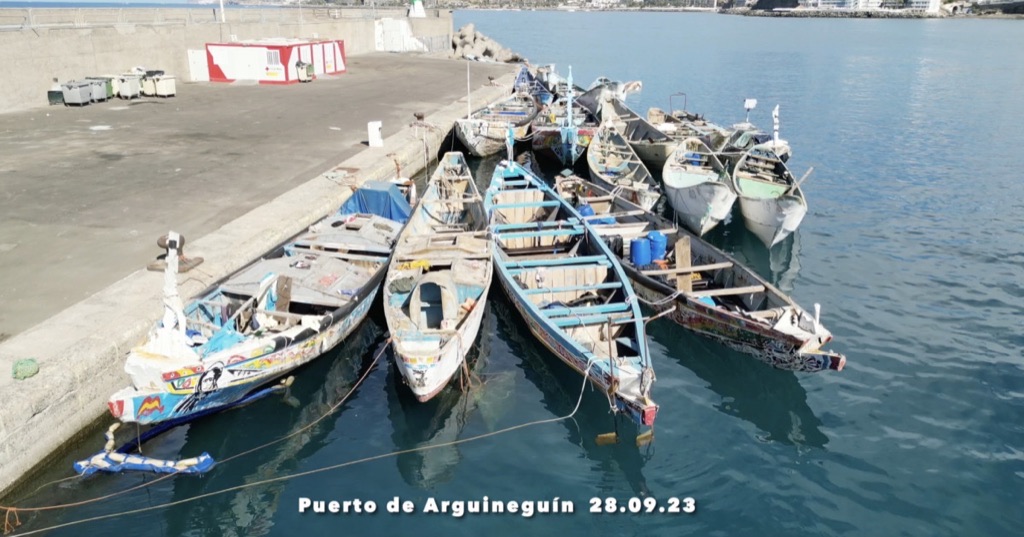Mogán reclama nuevamente la retirada  de cayucos del Muelle de Arguineguín