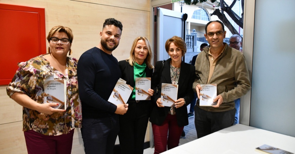 Mogán recoge sus últimos 80 años  de historia sobre educación en un libro  y documental